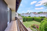 Großzügiges Zuhause mit sonniger Terrasse und liebevoll angelegtem Garten - Balkon mit Gartenblick
