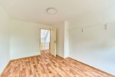 Individuelles Wohnen hinter historischem Torbogen – 2019 modernisiertes Wohnhaus mit Terrasse - Zimmer
