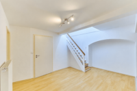 Individuelles Wohnen hinter historischem Torbogen – 2019 modernisiertes Wohnhaus mit Terrasse - Eingangsbereich