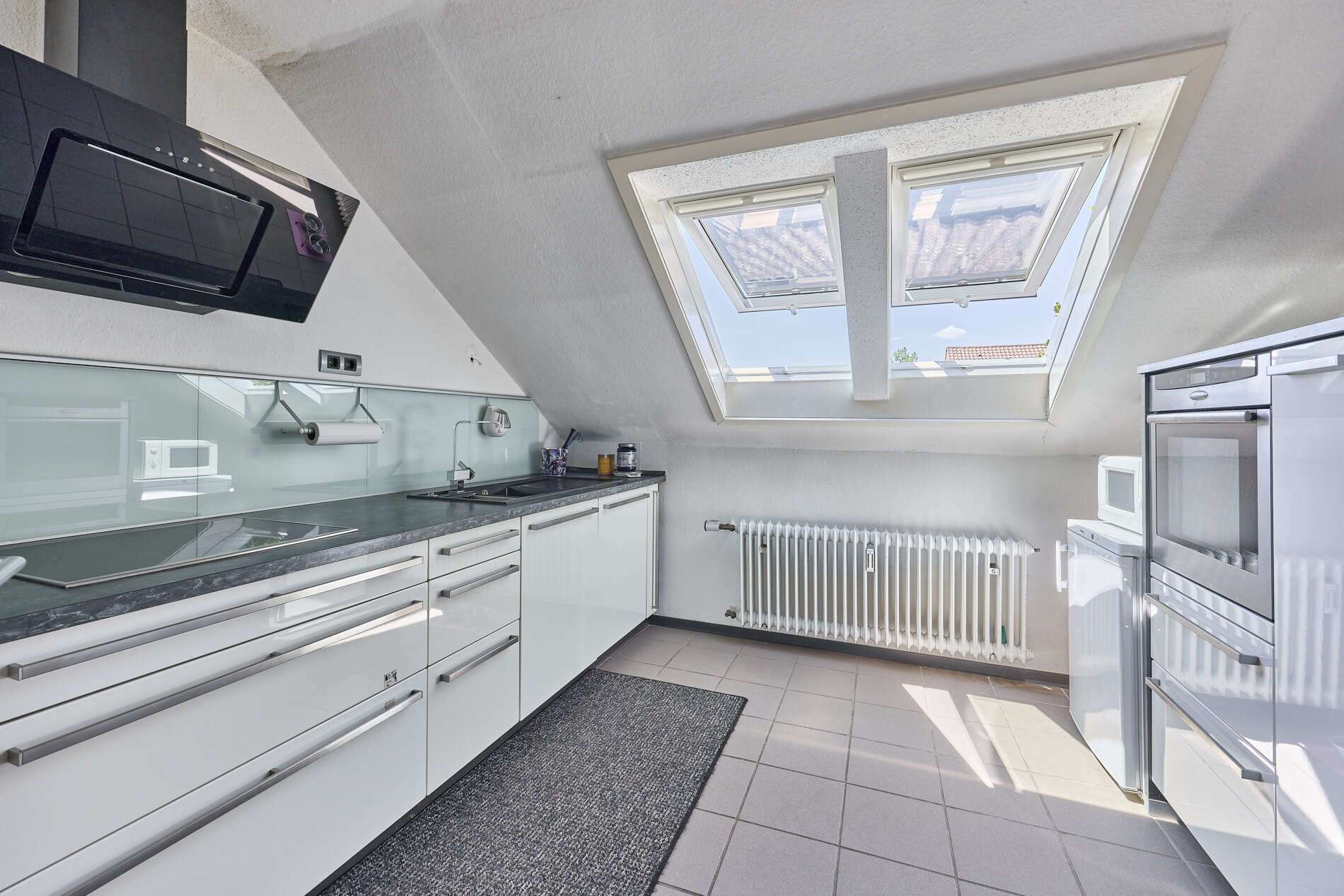 Moderne & helle 4-Zimmer-Wohnung mit kompakter Raumaufteilung & Balkon, 67122 Altrip, Dachgeschosswohnung