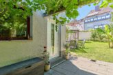 Teilsaniertes Einfamilienhaus mit Gartenidylle in zentraler Lage - Eingangsbereich
