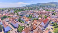 Teilsaniertes Einfamilienhaus mit Gartenidylle in zentraler Lage - Drohnenaufnahme