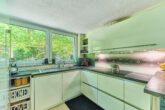 Teilsaniertes Einfamilienhaus mit Gartenidylle in zentraler Lage - Küche