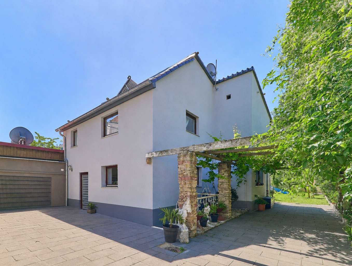 Teilsaniertes Einfamilienhaus mit Gartenidylle in zentraler Lage, 67433 Neustadt an der Weinstraße, Einfamilienhaus
