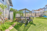 Teilsaniertes Einfamilienhaus mit Gartenidylle in zentraler Lage - Garten