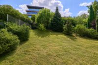 Großzügiges Zuhause in grüner Hanglage mit großem Balkon & zwei separierbaren Ebenen - Garten