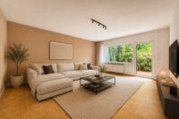 Großzügiges Zuhause in grüner Hanglage mit großem Balkon & zwei separierbaren Ebenen - Wohnzimmer EG - digitales staging
