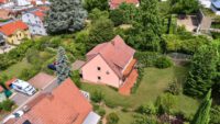 Großzügiges Zuhause in grüner Hanglage mit großem Balkon & zwei separierbaren Ebenen - Drohnenaufnahme