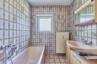 Großzügiges Zuhause in grüner Hanglage mit großem Balkon & zwei separierbaren Ebenen - Bad EG