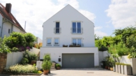 Luxuriöses Einfamilienhaus mit hochwertiger Ausstattung & spektakulärer Weinbergsrandlage - Straßenansicht