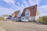 Renditeobjekt in ruhiger Aussichtslage – zwei gepflegte Mehrfamilienhäuser, 8 Wohneinheiten - Straßenansicht
