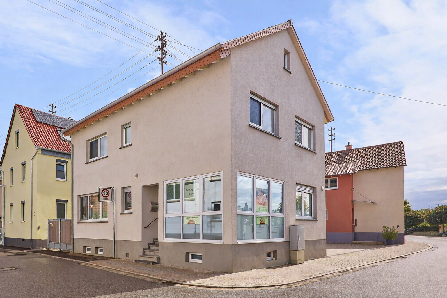 Saniertes Wohn- & Geschäftshaus mit ausgebauten Dachgeschoss sowie Nebengebäude – vielseitig nutzbar, 69181 Leimen, Einfamilienhaus