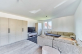 Stilvolle Maisonette-Wohnung mit moderner Ausstattung, Balkon und Garage - Wohnzimmer