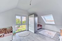 Stilvolle Maisonette-Wohnung mit moderner Ausstattung, Balkon und Garage - Schlafzimmer