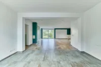 Premiumwohnen im Erdgeschoss – modernste Haustechnik, Terrasse, Garten & maximaler Komfort - Wohn- und Essbereich