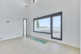 Inszenierte Lichtachsen & klare Linien:Architektenvilla mit beeindruckender Raumhöhe in Feldrandlage - Entspannungsraum