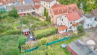 Bezugsfertiges Reihenendhaus mit stilvoller Ausstattung & großem Garten in beliebter Innenstadtlage - Drohnenaufnahme