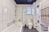 Bezugsfertiges Reihenendhaus mit stilvoller Ausstattung & großem Garten in beliebter Innenstadtlage - Badezimmer