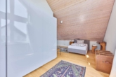 Zeitlose Architektur in Feldrandlage – großzügiges & modernes Wohnen mit Weitblick - Schlafzimmer I