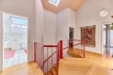 Zeitlose Architektur in Feldrandlage – großzügiges & modernes Wohnen mit Weitblick - Flur OG / Empore