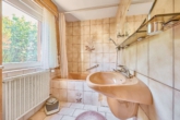 Attraktive Doppelhaushälfte mit Gartenidylle auf Erbpachtgrundstück - Badezimmer