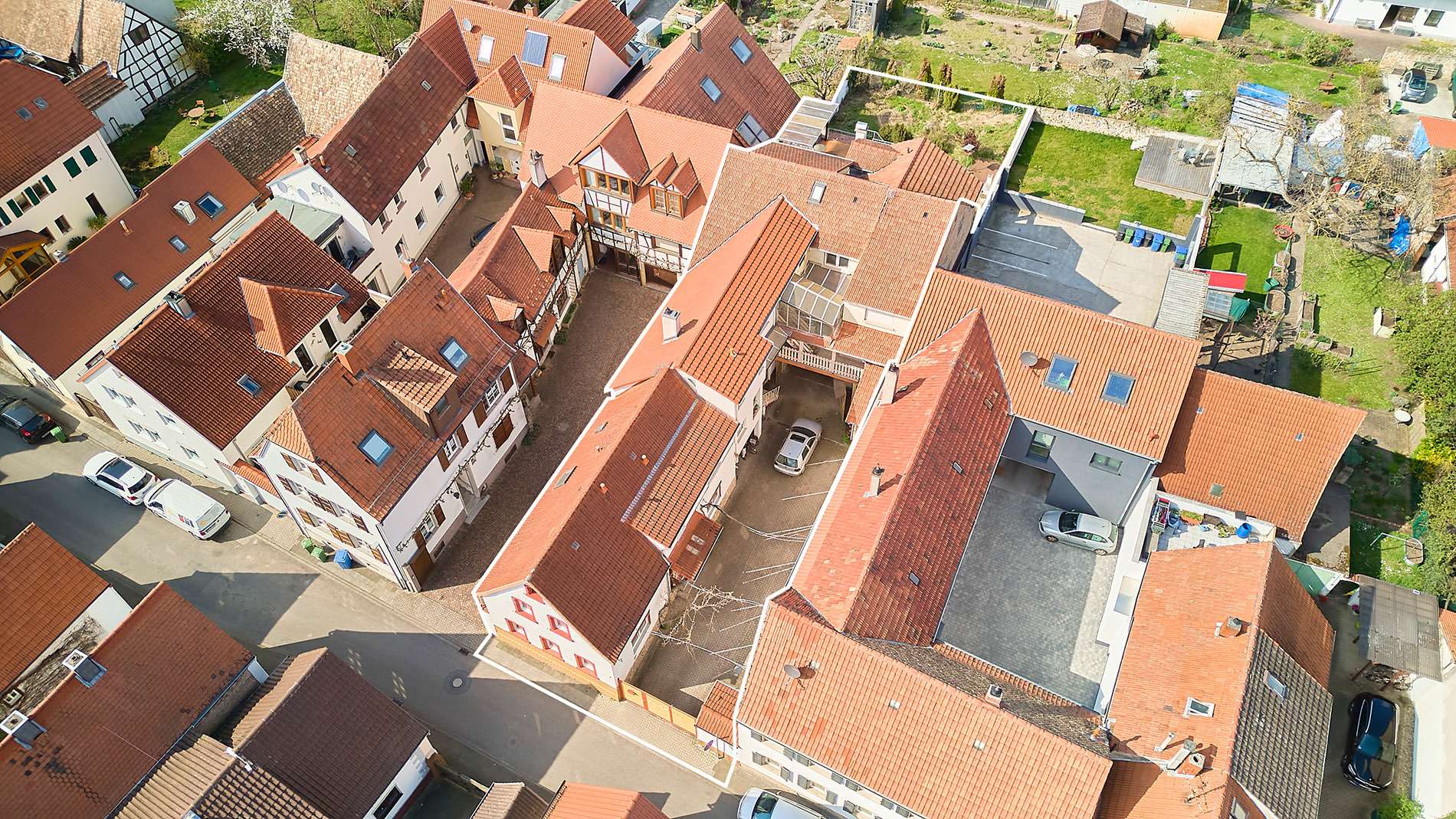 6-Familienhaus in Haus-Hof-Bauweise mit vielen Nutzungsmöglichkeiten im Ortskern von Haßloch, 67454 Haßloch, Mehrfamilienhaus