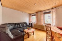 Ihr Rückzugsort im Grünen: Charaktervolles Zuhause mit weitläufigem Garten - Wohnzimmer