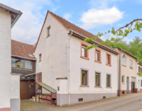Ihr Rückzugsort im Grünen: Charaktervolles Zuhause mit weitläufigem Garten - Außenansicht