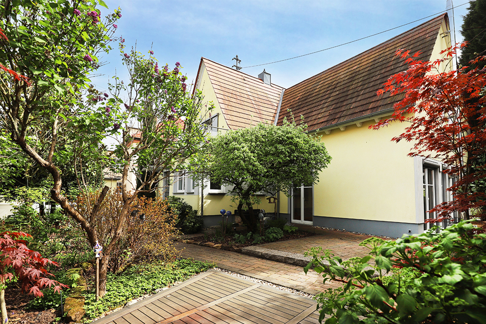 Bezugsfertig! Kernsaniertes Einfamilienhaus mit schönem Garten in guter Lage, 67141 Neuhofen, Einfamilienhaus