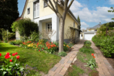 Bezugsfertig! Kernsaniertes Einfamilienhaus mit schönem Garten in guter Lage - Südgarten sowie Garage