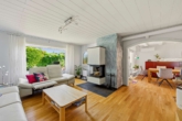 Wohnen auf einer Ebene – Bungalow mit sonnigem Traumgarten - Wohnzimmer
