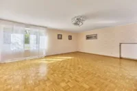 Exklusiv saniert & ruhig gelegen: Ihr neues Zuhause zwischen Weinbergen und Hambacher Schloss - Wohnzimmer