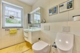 Hochwertig ausgestattete Wohnung mit stilvollem Wohngefühl & Dachterrasse - Badezimmer