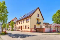 Renditeimmobilie mit echtem Substanzwert – 5 Wohneinheiten in der Südpfalz - Straßenansicht