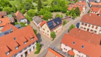 Renditeimmobilie mit echtem Substanzwert – 5 Wohneinheiten in der Südpfalz - Drohnenaufnahme