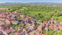 Renditeimmobilie mit echtem Substanzwert – 5 Wohneinheiten in der Südpfalz - Drohnenaufnahme