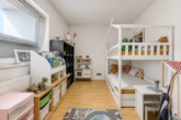 Wohnen mit Extra-Vorteil: Familienwohnhaus mit vermieteter Souterrainwohnung und sicheren Einnahmen - Kinderzimmer UG