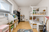 Wohnen mit Extra-Vorteil: Familienwohnhaus mit vermieteter Souterrainwohnung und sicheren Einnahmen - Kinderzimmer UG