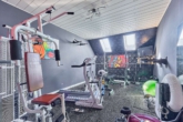 Wohnen mit Extra-Vorteil: Familienwohnhaus mit vermieteter Souterrainwohnung und sicheren Einnahmen - Fitnessraum