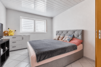 Wohnen mit Extra-Vorteil: Familienwohnhaus mit vermieteter Souterrainwohnung und sicheren Einnahmen - Schlafzimmer UG