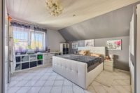 Wohnen mit Extra-Vorteil: Familienwohnhaus mit vermieteter Souterrainwohnung und sicheren Einnahmen - Schlafzimmer