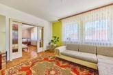 Voll vermietetes Mehrfamilienhaus mit modernisierten Wohnungen als gepflegte Kapitalanlage - Wohn- und Esszimmer