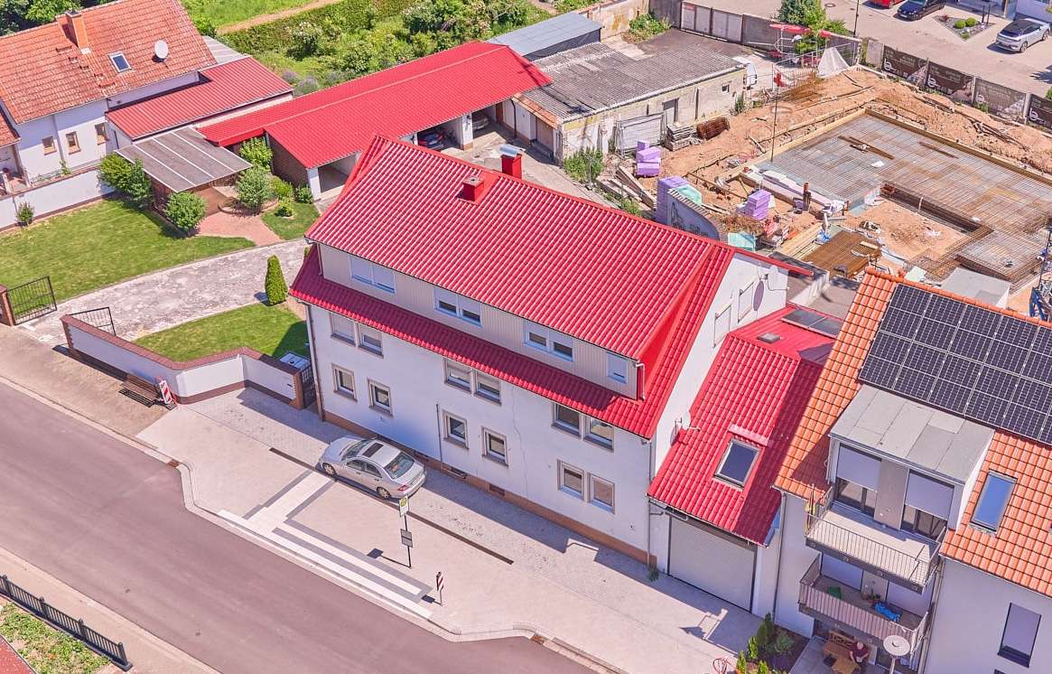 Voll vermietetes Mehrfamilienhaus mit modernisierten Wohnungen als gepflegte Kapitalanlage, 76831 Billigheim-Ingenheim, Mehrfamilienhaus