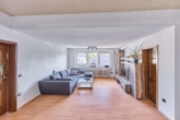 Voll vermietetes Mehrfamilienhaus mit modernisierten Wohnungen als gepflegte Kapitalanlage - Wohnzimmer