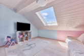 Voll vermietetes Mehrfamilienhaus mit modernisierten Wohnungen als gepflegte Kapitalanlage - Kinderzimmer