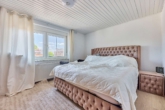 Voll vermietetes Mehrfamilienhaus mit modernisierten Wohnungen als gepflegte Kapitalanlage - Schlafzimmer