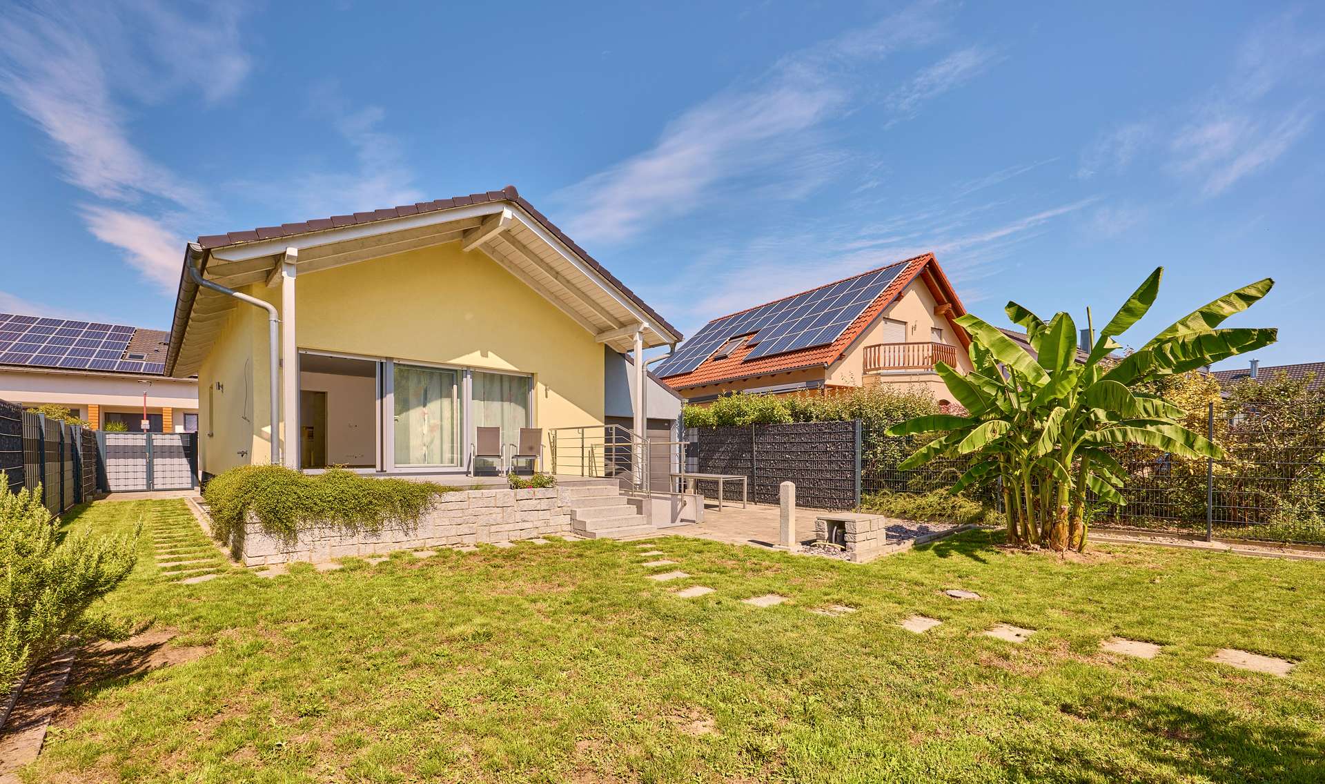 Traumhaftes Anwesen im Bungalowstil mit Wohnmöglichkeiten auf 2 Etagen, 76661 Philippsburg, Einfamilienhaus