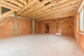 Modernes Wohnen nach Ihren Vorstellungen – Ausbauhaus mit 2 Maisonettewohnungen - Wohnzimmer OG