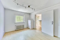 Absolute Ruhe am Waldrand – großzügiges Familienhaus mit erholsamen Außenbereich - Zimmer