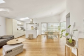 Effizienzhaus 70: Architektenbungalow mit traumhaftem Panoramablick - Wohn- und Esszimmer